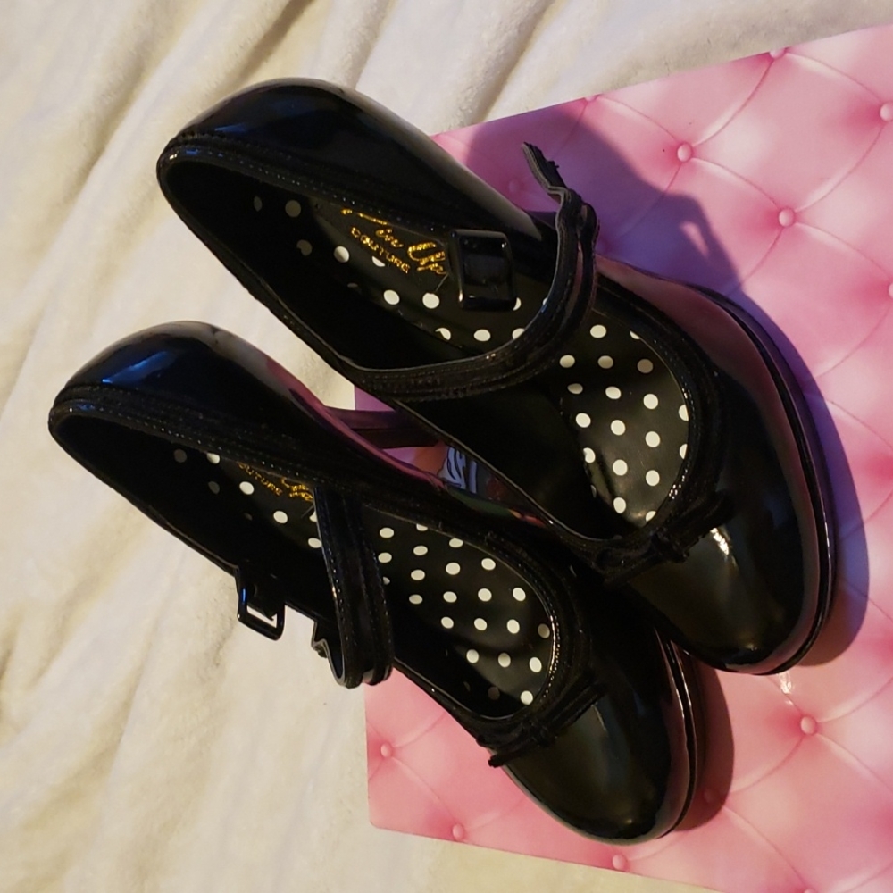 Pinup Couture Black Patent Mary Jane Heels in US Size 7